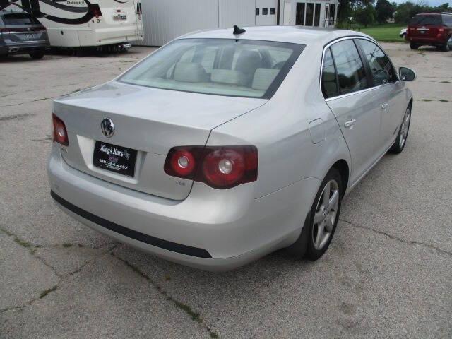 Photo of 2010 SILVER Volkswagen Jetta