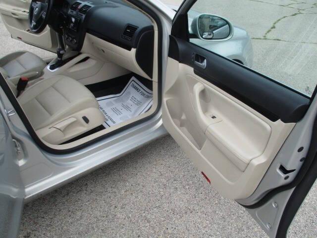 Photo of 2010 SILVER Volkswagen Jetta