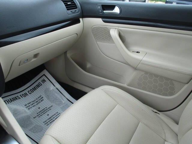 Photo of 2010 SILVER Volkswagen Jetta