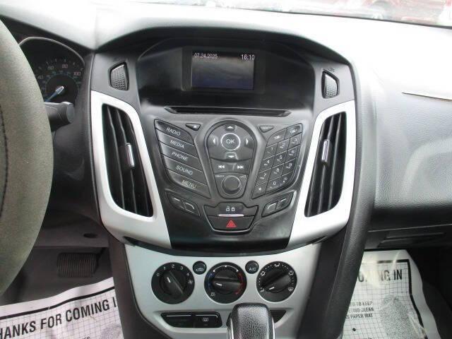 Photo of 2013 SILVER Ford Focus