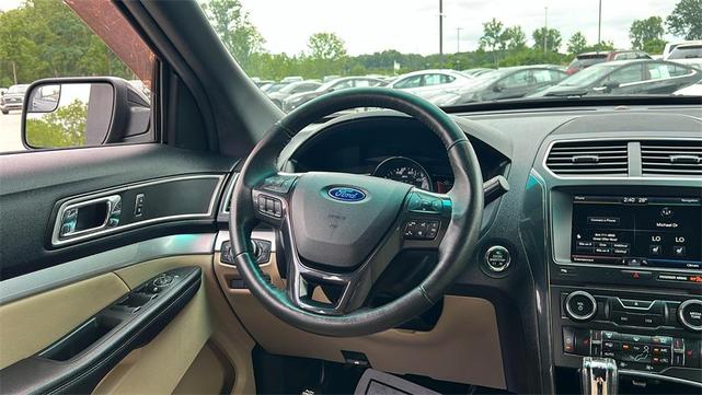 Photo of 2016 Green Ford Explorer