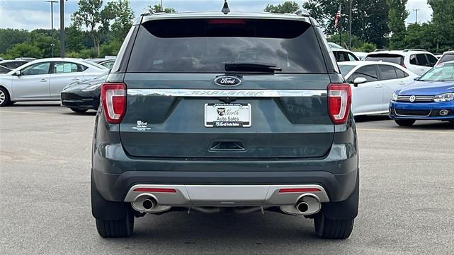 Photo of 2016 Green Ford Explorer