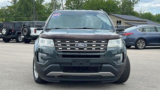 Photo of 2016 Green Ford Explorer