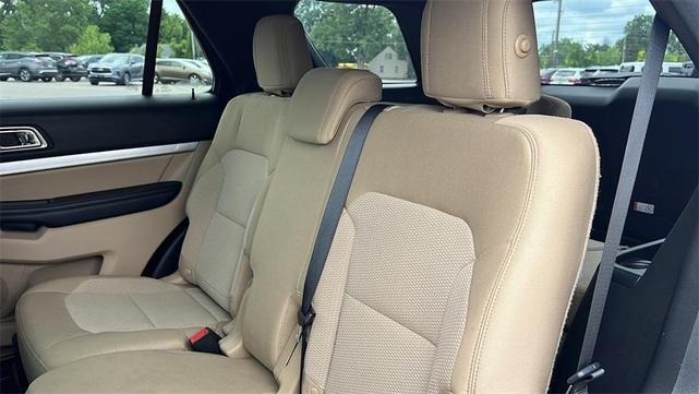 Photo of 2016 Green Ford Explorer