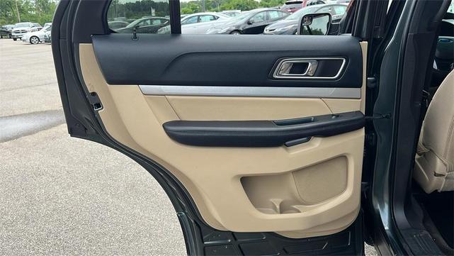 Photo of 2016 Green Ford Explorer