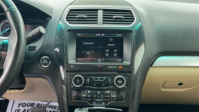 Photo of 2016 Green Ford Explorer