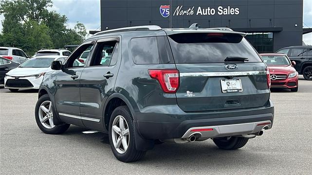 Photo of 2016 Green Ford Explorer