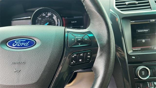 Photo of 2016 Green Ford Explorer