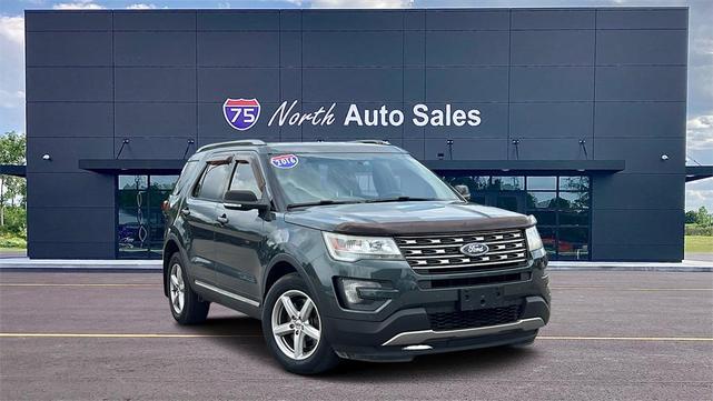 Photo of 2016 Green Ford Explorer