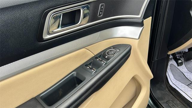 Photo of 2016 Green Ford Explorer