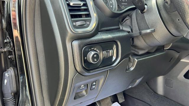 Photo of 2019 Diamond Black Crystal Pearlcoat RAM 1500