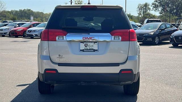 Photo of 2014 Champagne Silver Metallic GMC Terrain