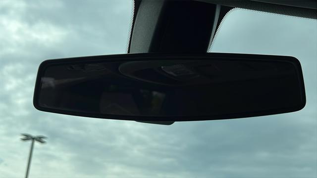 Photo of 2021 Summit White GMC Sierra 1500