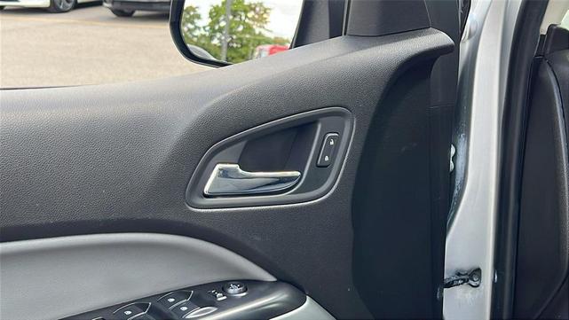 Photo of 2015 Silver Ice Metallic Chevrolet Colorado
