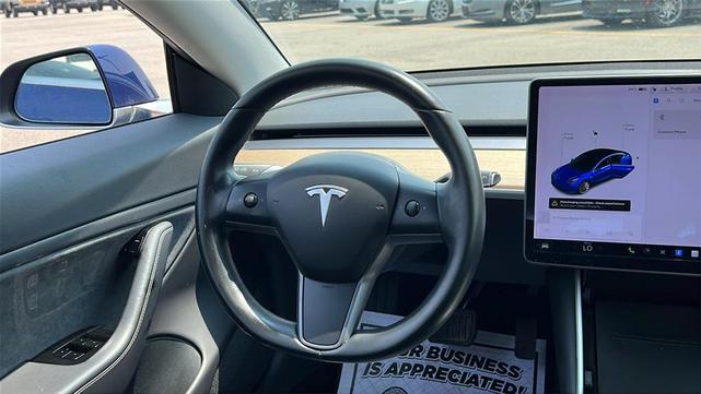 Photo of 2018 Deep Blue Metallic Tesla Model 3