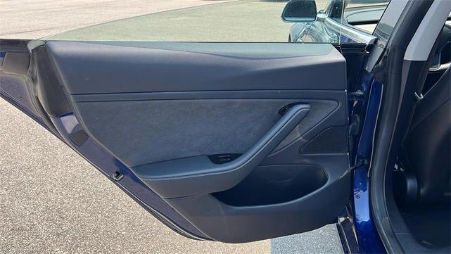 Photo of 2018 Deep Blue Metallic Tesla Model 3