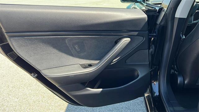 Photo of 2019 Solid Black Tesla Model 3