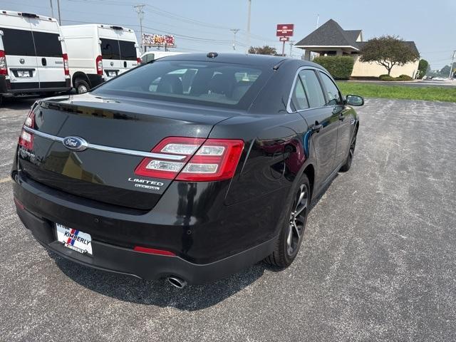 Photo of 2015 Tuxedo Black Metallic Ford Taurus
