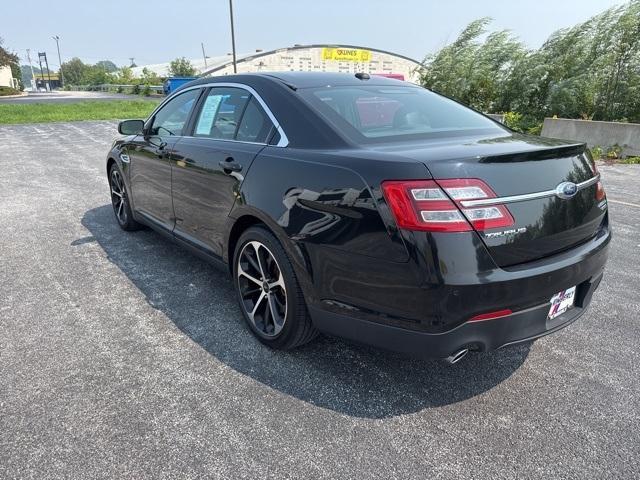Photo of 2015 Tuxedo Black Metallic Ford Taurus
