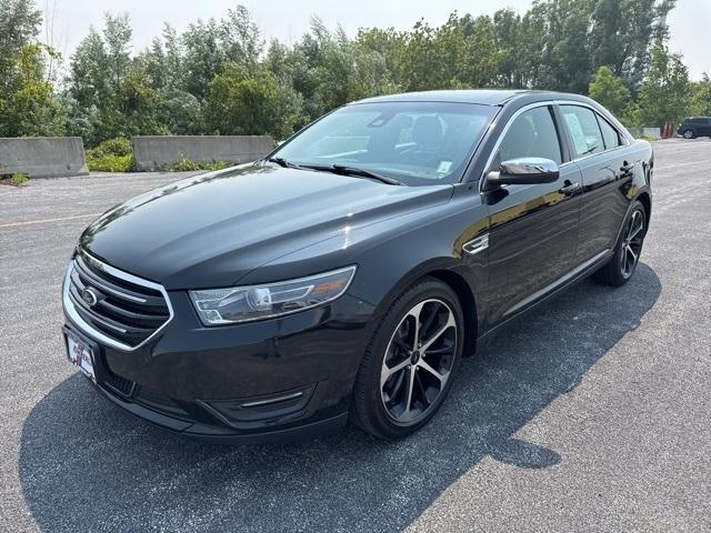 Photo of 2015 Tuxedo Black Metallic Ford Taurus