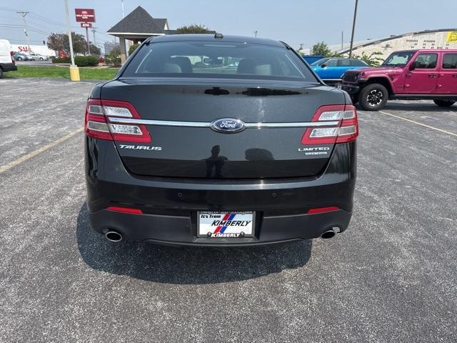 Photo of 2015 Tuxedo Black Metallic Ford Taurus