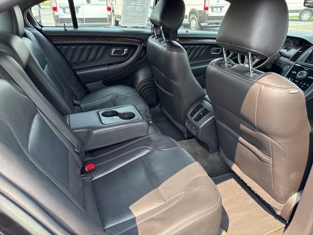 Photo of 2015 Tuxedo Black Metallic Ford Taurus