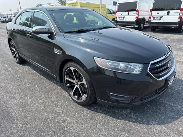 Photo of 2015 Tuxedo Black Metallic Ford Taurus