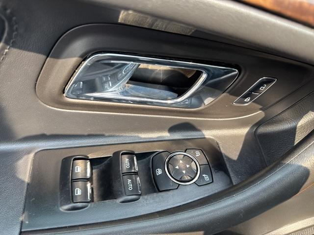 Photo of 2015 Tuxedo Black Metallic Ford Taurus