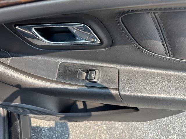 Photo of 2015 Tuxedo Black Metallic Ford Taurus