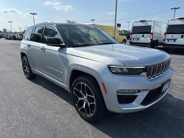 Photo of 2022 Silver Zynith Jeep Grand Cherokee