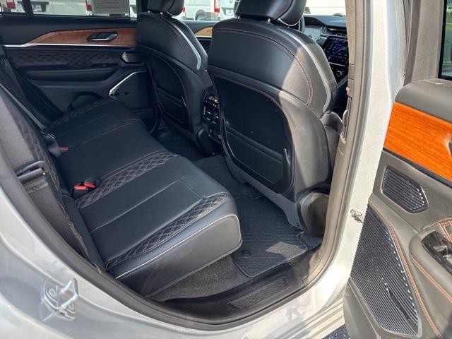 Photo of 2022 Silver Zynith Jeep Grand Cherokee