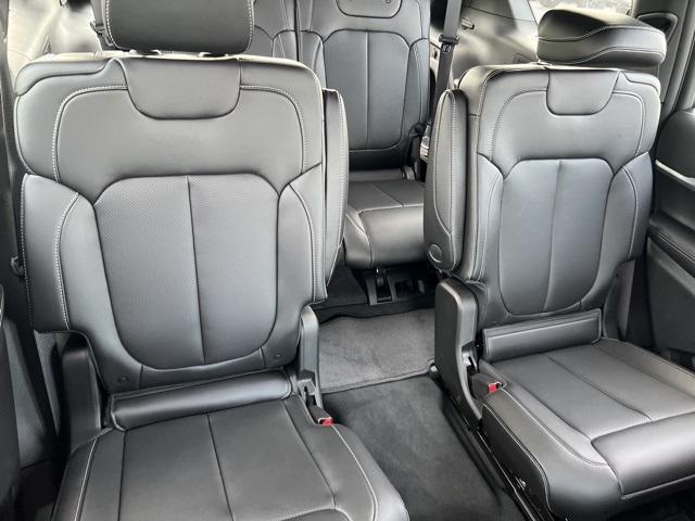 Photo of 2025 Diamond Black Jeep Grand Cherokee L
