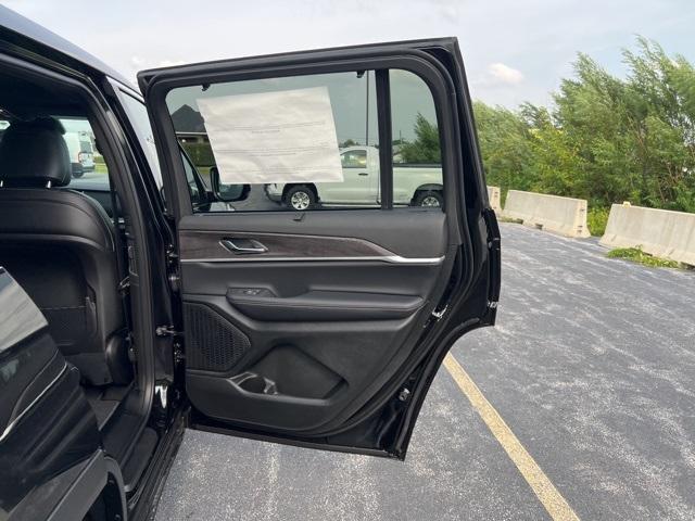 Photo of 2025 Diamond Black Jeep Grand Cherokee L