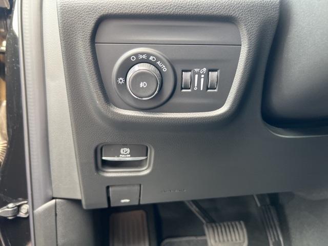 Photo of 2025 Diamond Black Jeep Grand Cherokee L
