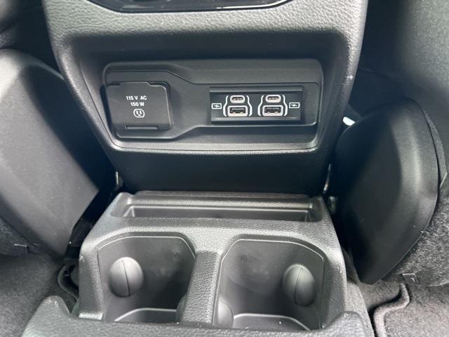 Photo of 2025 Diamond Black Jeep Grand Cherokee L