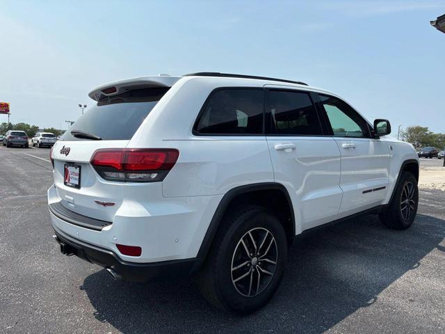 Photo of 2018 Bright White Clearcoat Jeep Grand Cherokee