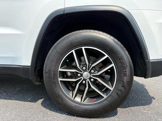 Photo of 2018 Bright White Clearcoat Jeep Grand Cherokee