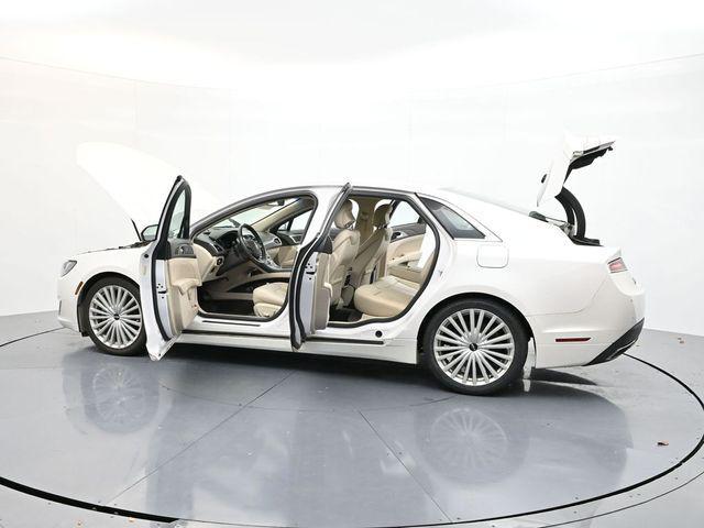Photo of 2017 White Platinum Clearcoat Metallic Lincoln MKZ Hybrid
