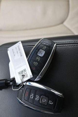 Photo of 2017 White Platinum Clearcoat Metallic Lincoln MKZ Hybrid