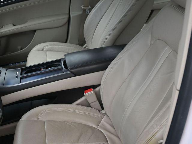 Photo of 2017 White Platinum Clearcoat Metallic Lincoln MKZ Hybrid