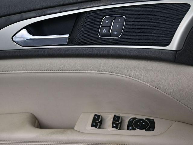 Photo of 2017 White Platinum Clearcoat Metallic Lincoln MKZ Hybrid