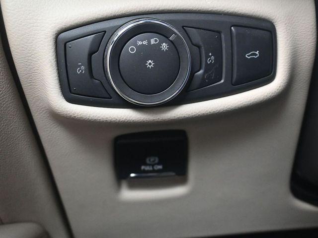 Photo of 2017 White Platinum Clearcoat Metallic Lincoln MKZ Hybrid