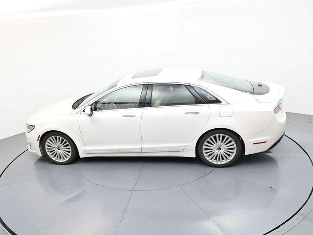 Photo of 2017 White Platinum Clearcoat Metallic Lincoln MKZ Hybrid