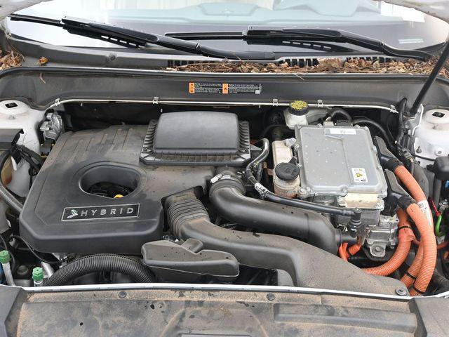Photo of 2017 White Platinum Clearcoat Metallic Lincoln MKZ Hybrid