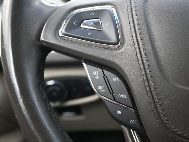 Photo of 2017 White Platinum Clearcoat Metallic Lincoln MKZ Hybrid