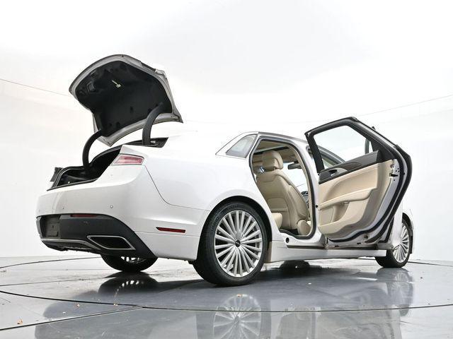 Photo of 2017 White Platinum Clearcoat Metallic Lincoln MKZ Hybrid