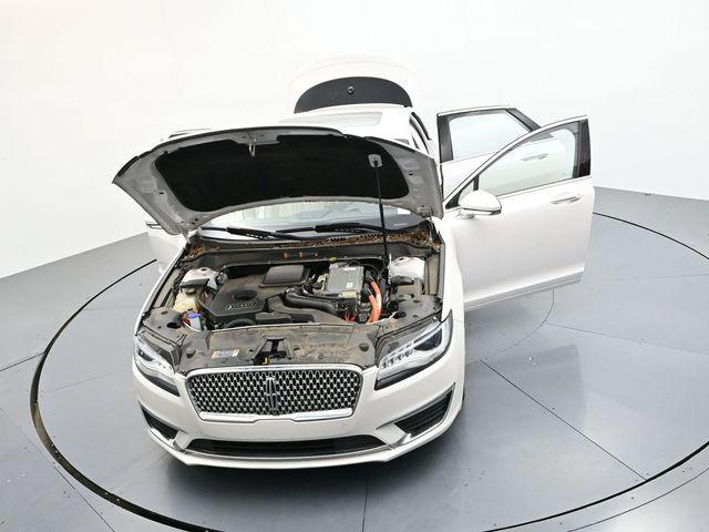 Photo of 2017 White Platinum Clearcoat Metallic Lincoln MKZ Hybrid