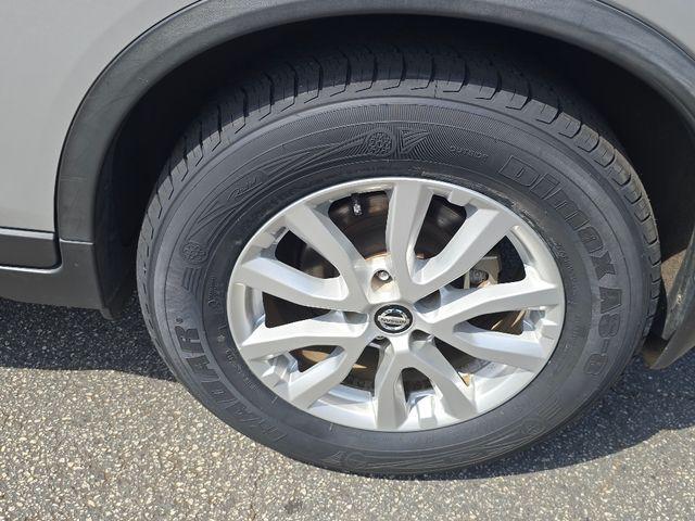Photo of 2018 Brilliant Silver Nissan Rogue