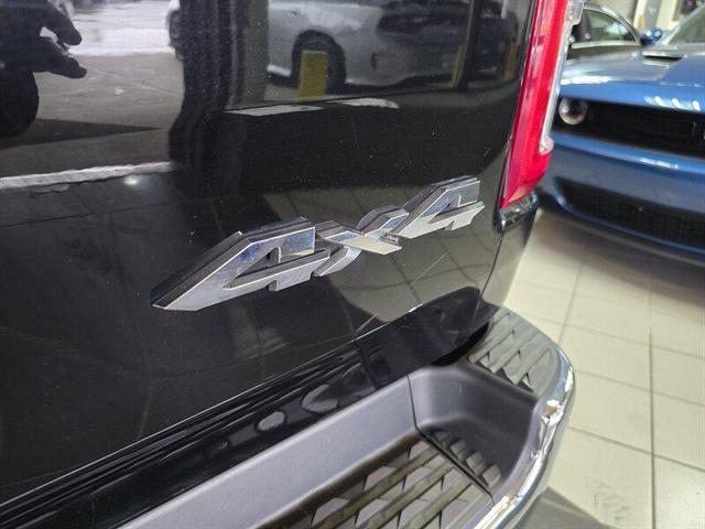Photo of 2019 Diamond Black Crystal Pearlcoat RAM 1500