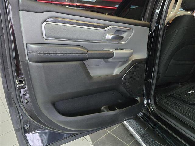 Photo of 2019 Diamond Black Crystal Pearlcoat RAM 1500